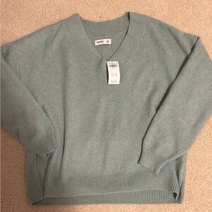 NWT Hollister green v neck sweater